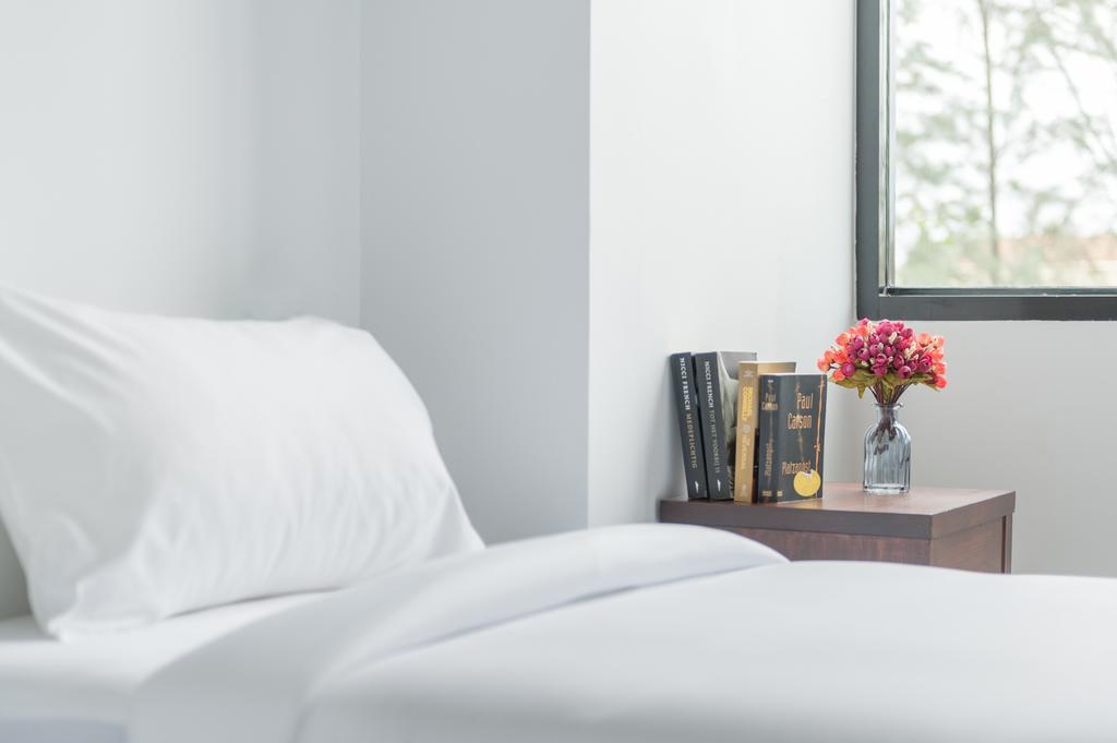The Sixteenth Surin Beach Hotel Phuket Eksteriør bilde