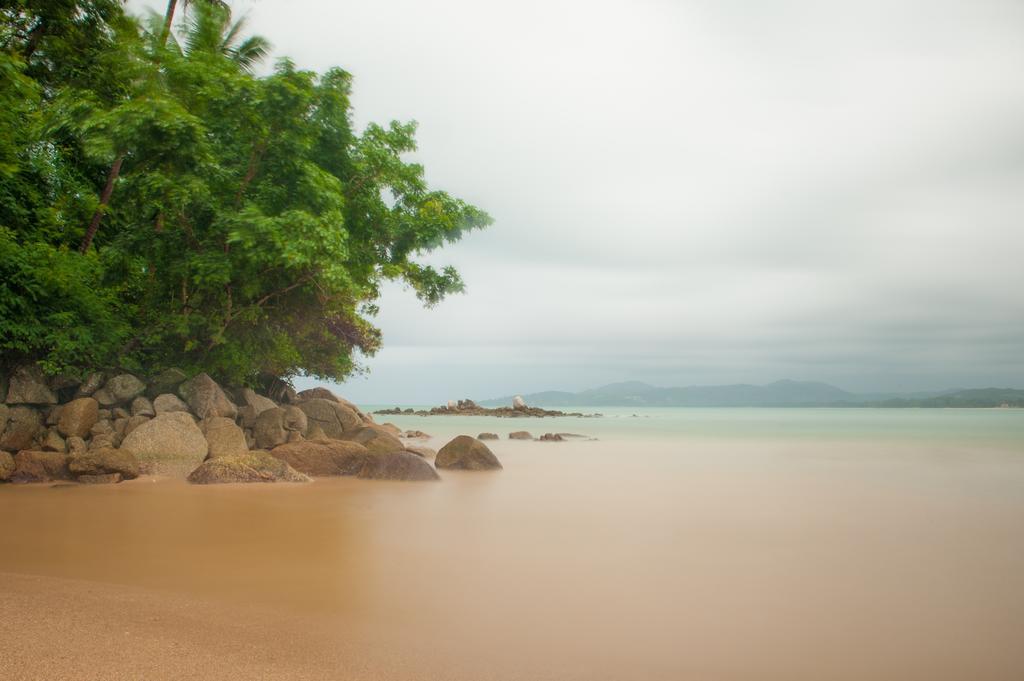 The Sixteenth Surin Beach Hotel Phuket Eksteriør bilde