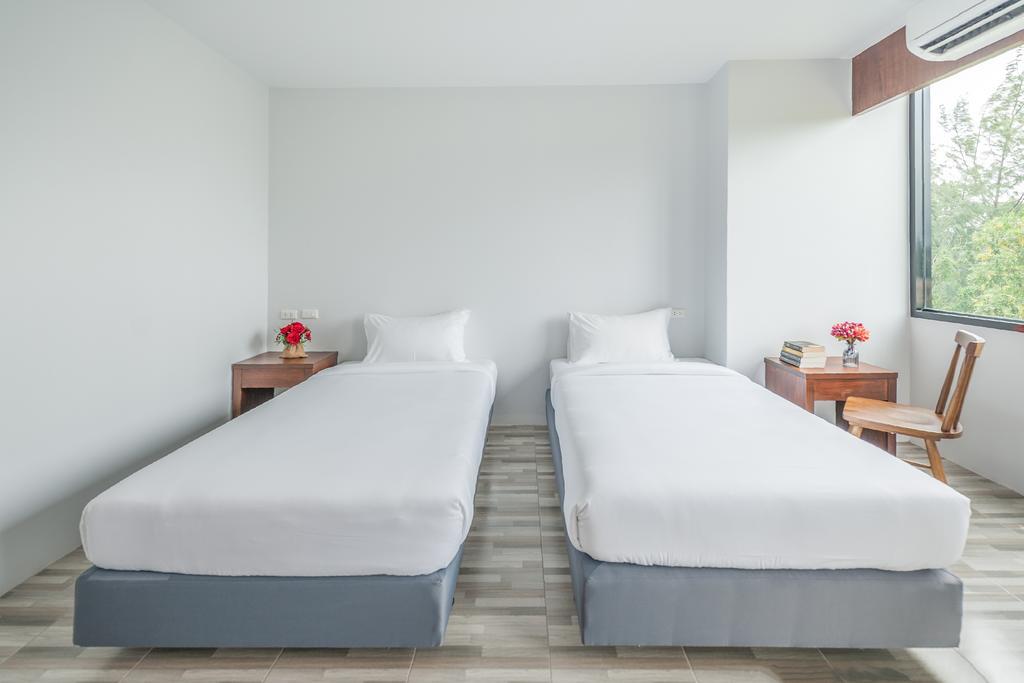 The Sixteenth Surin Beach Hotel Phuket Eksteriør bilde
