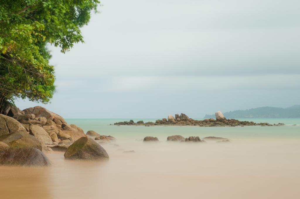 The Sixteenth Surin Beach Hotel Phuket Eksteriør bilde