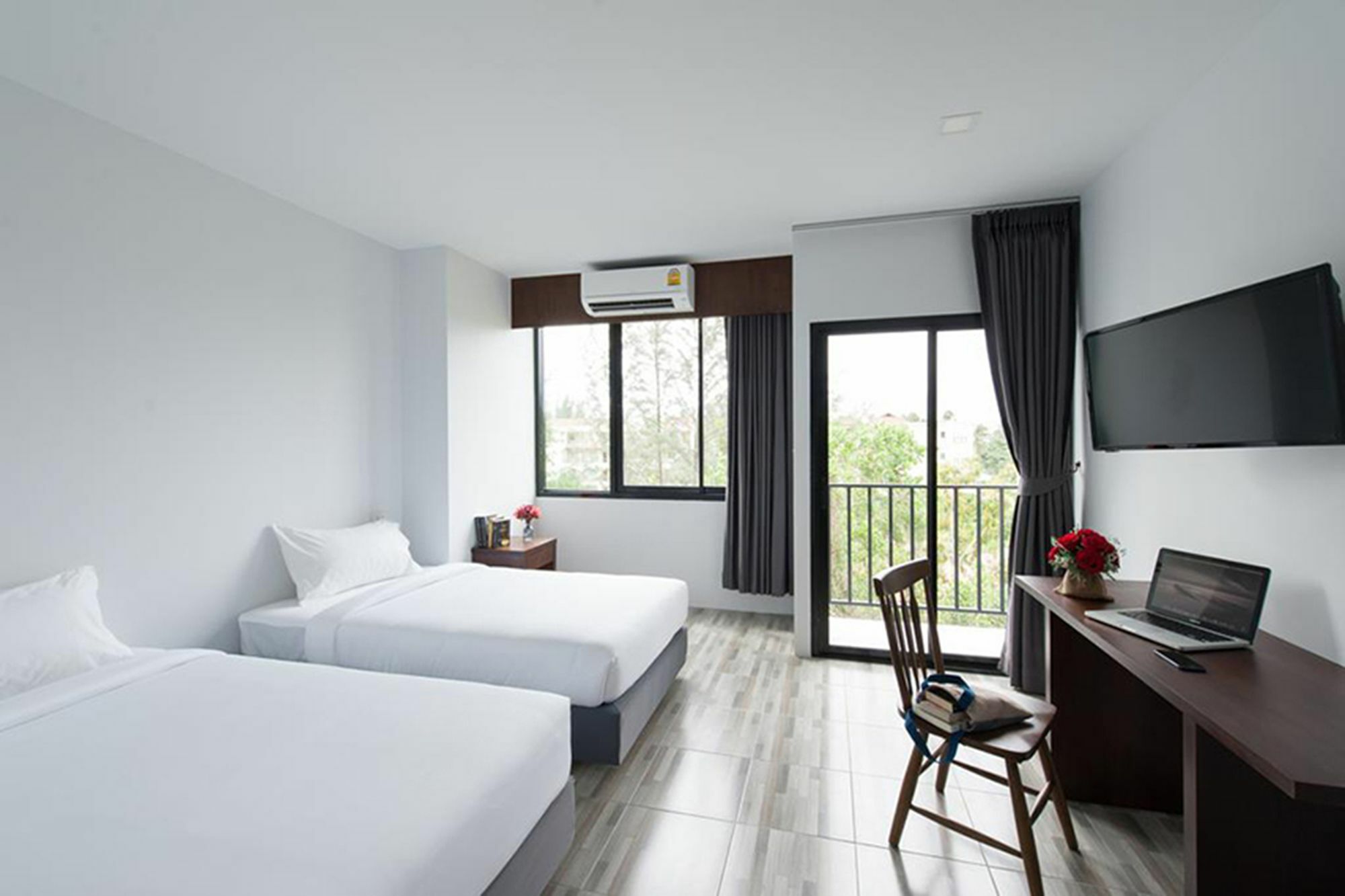 The Sixteenth Surin Beach Hotel Phuket Eksteriør bilde