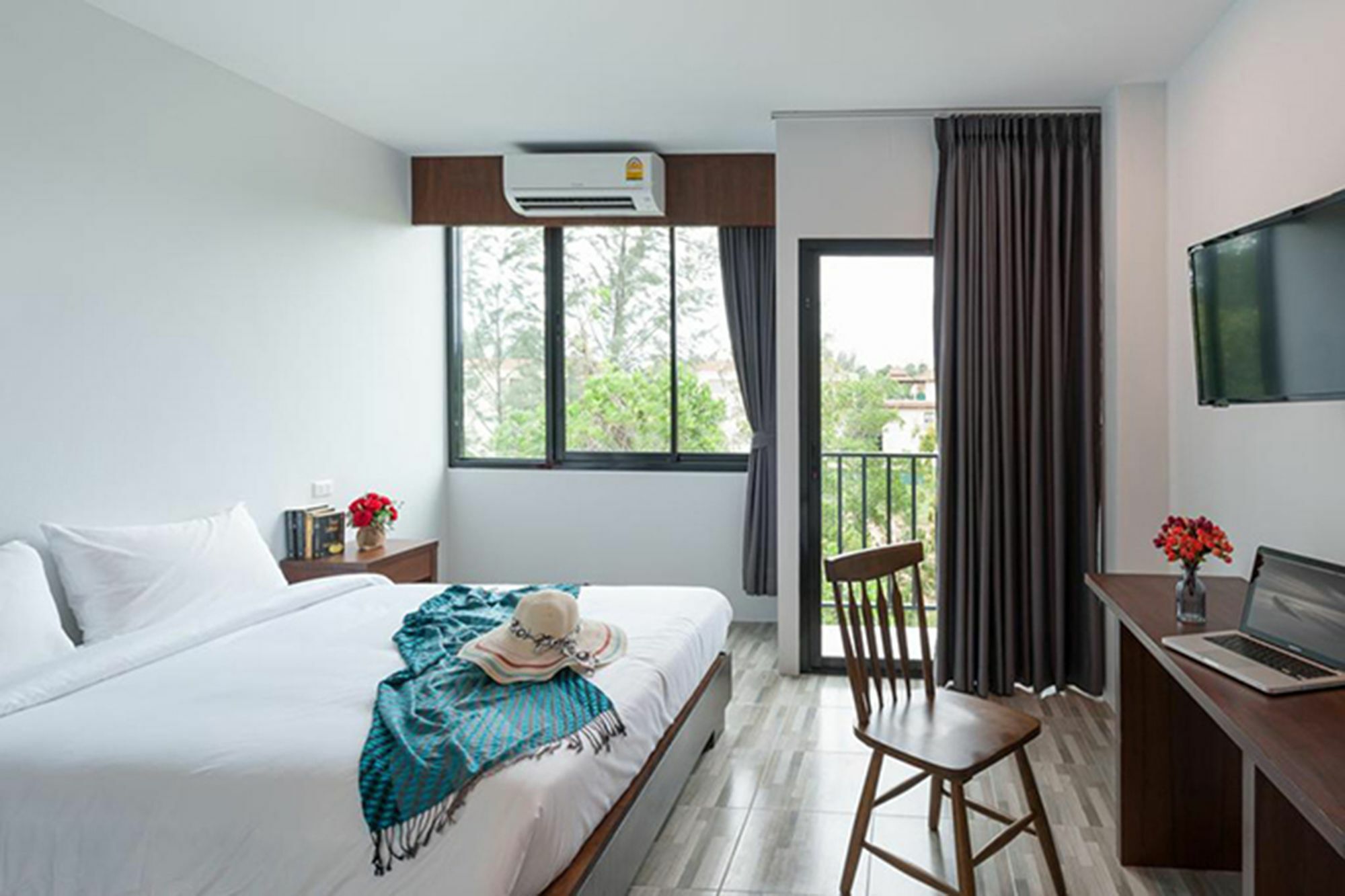 The Sixteenth Surin Beach Hotel Phuket Eksteriør bilde